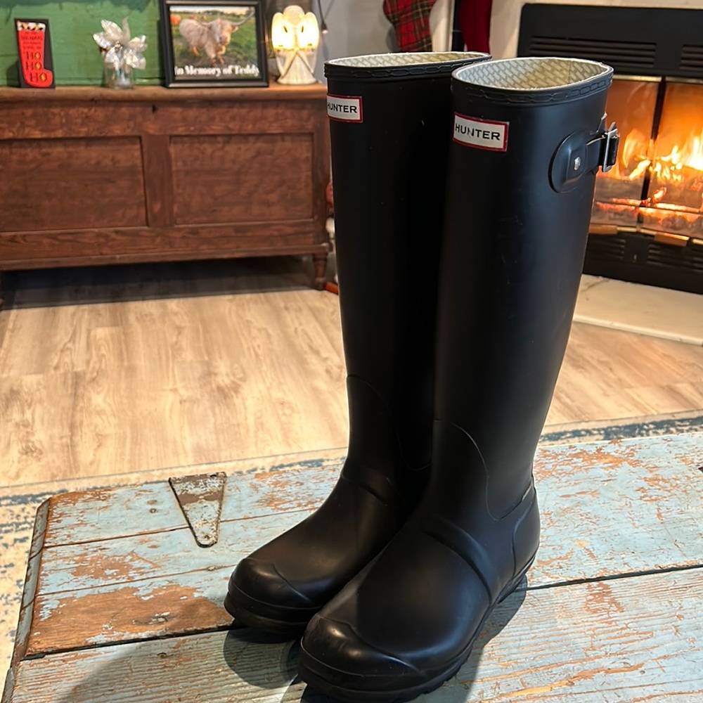 Hunter Women’s Original Tall Rain Boots in ‘Black’ Size 8